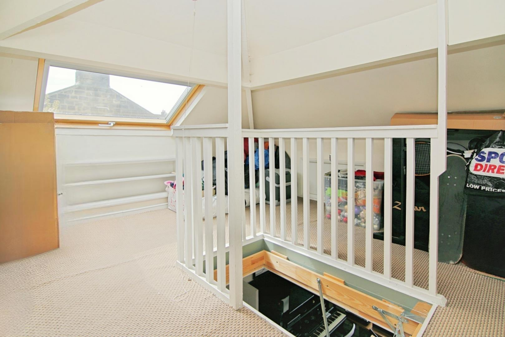 LOFT ROOM
