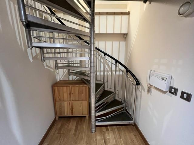 ENTRANCE/VESTIBULE