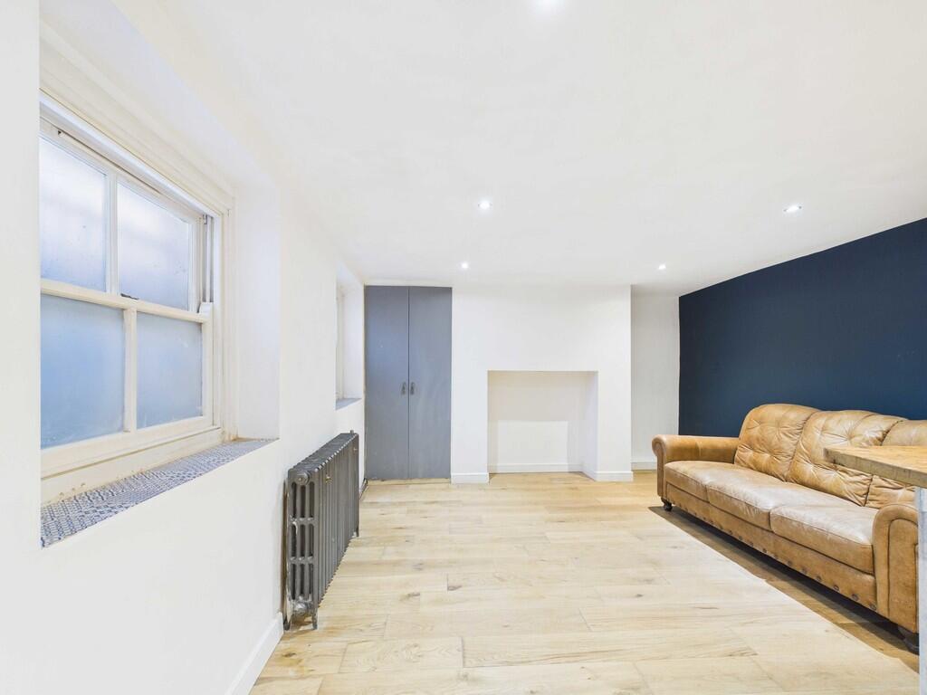 CAM03741G0-PR0136...