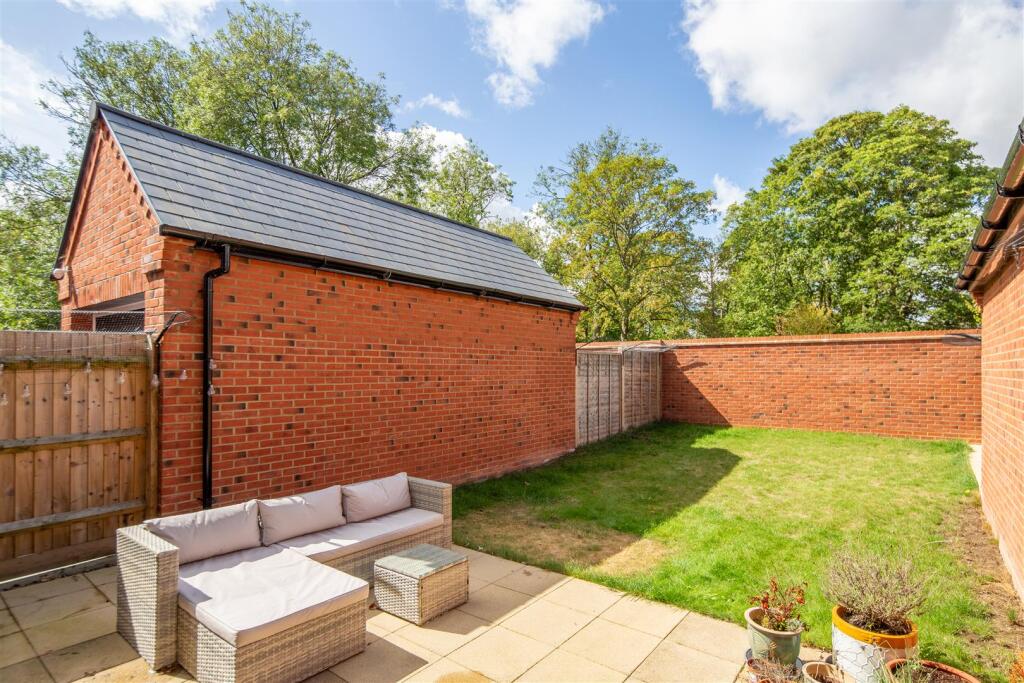 18-rear garden.jpg