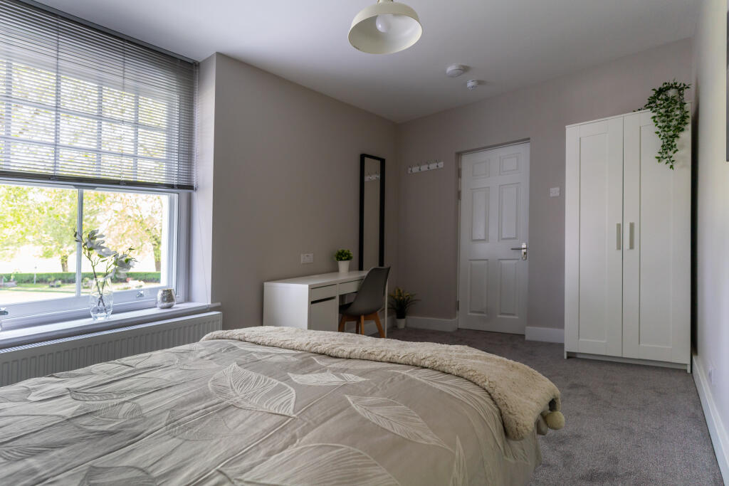 Bedroom (Main) (Main
