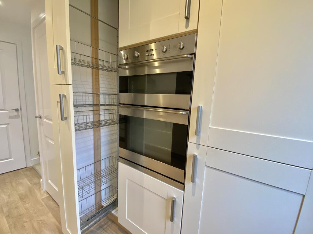 Integrated Fridge/Freezer, Oven &amp; Grill and Pull Out Larder