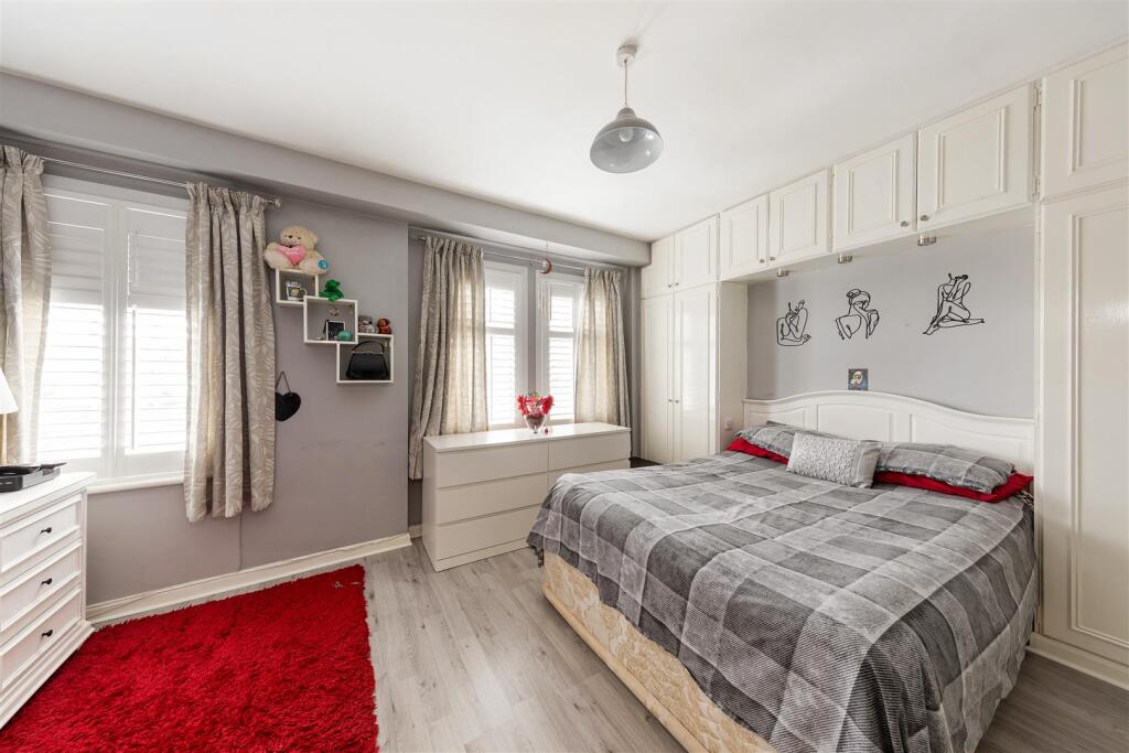 Pretoria Avenue, E17