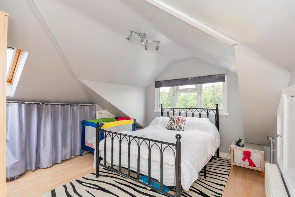 0A2AEE - Bedroom M.jpg