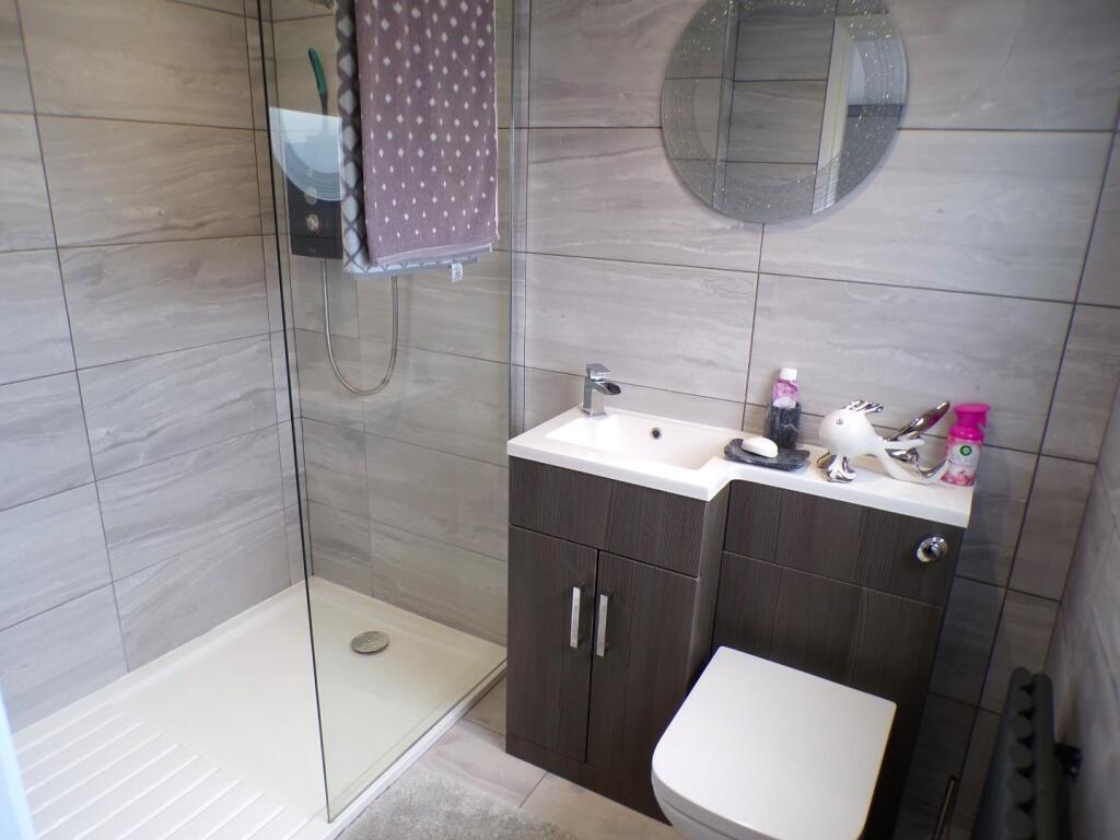CambridgeRd4ensuite.JPG