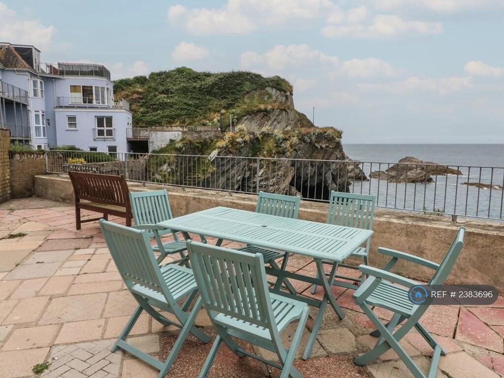 Shared Terrace Dining Area