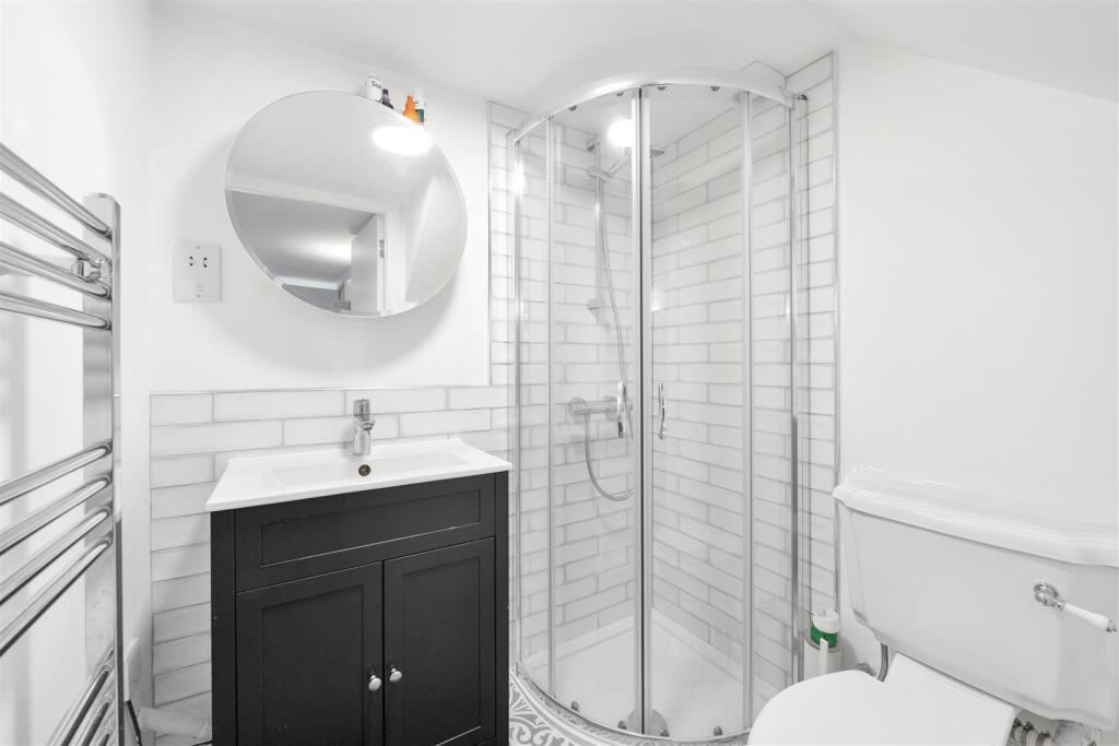 47a Sailsbury-Road - En-suite.jpg