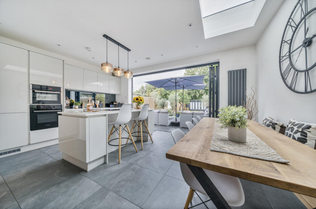 1330344-24-6884f2...