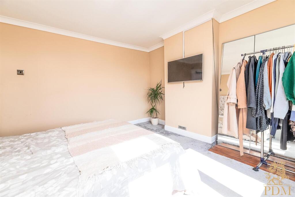 5 Balmoral Crescent Nottingham NG8 2DQ