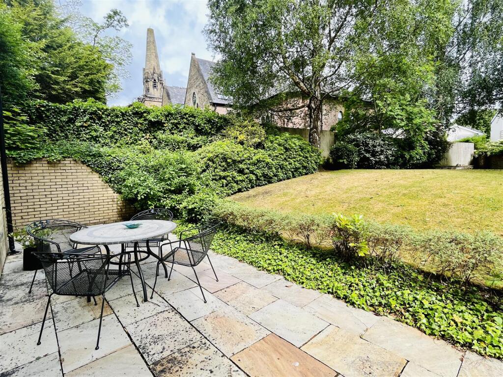 Patio and Gardens (2).jpg