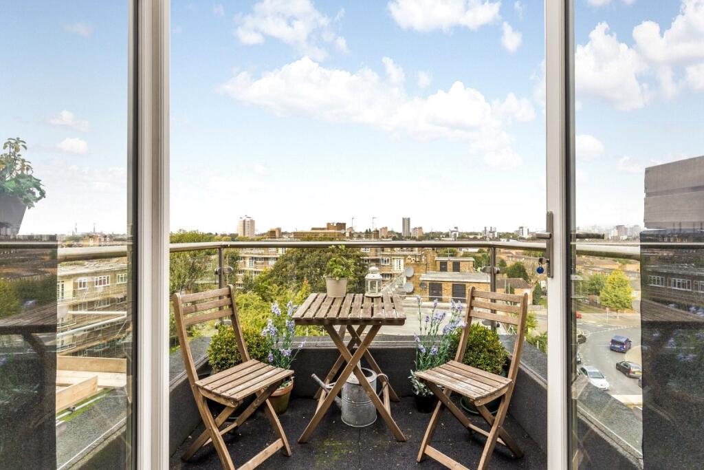 Lavender Hill, London, SW11