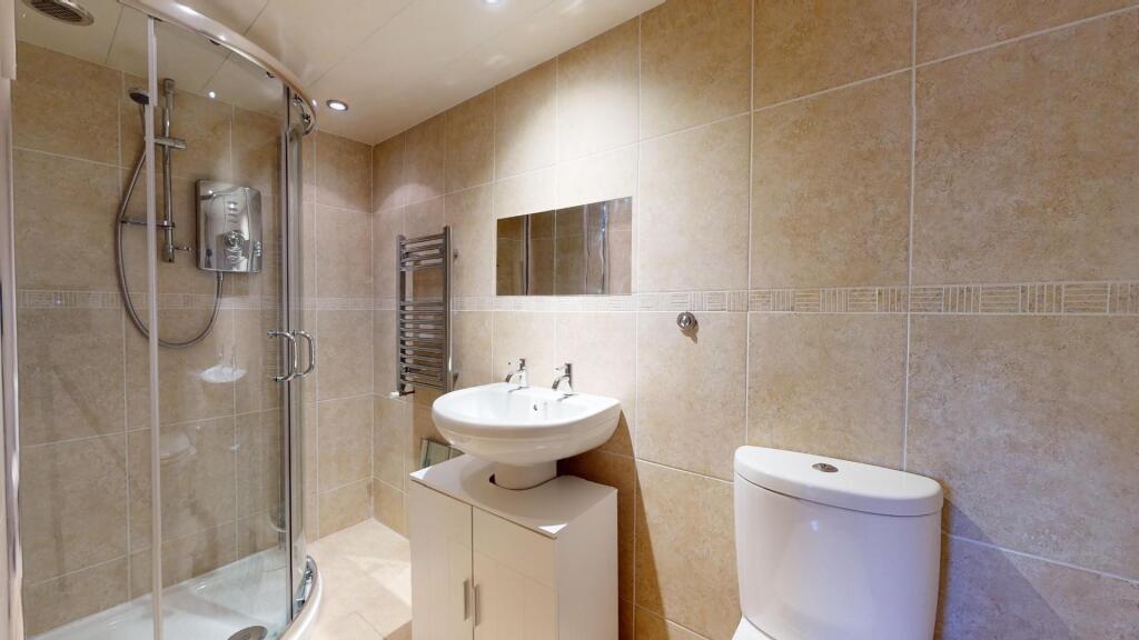 EN SUITE SHOWER ROOM