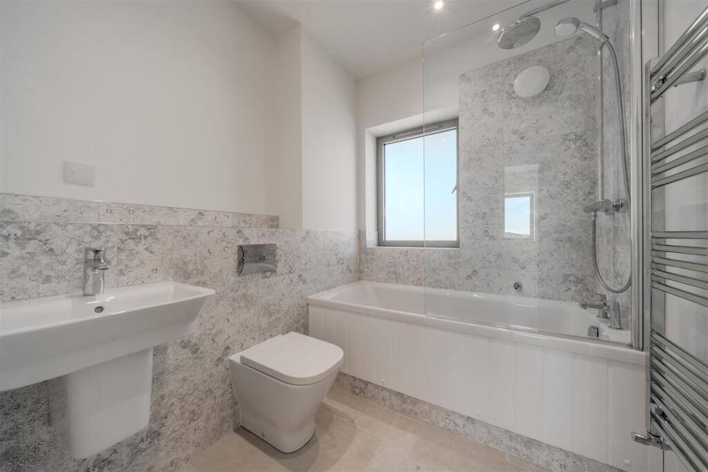 Bathroom.jpg
