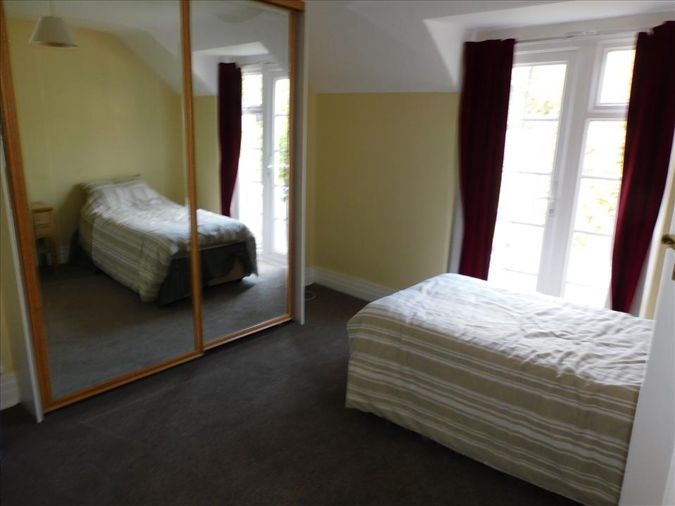 FIRST FLOOR LANDING