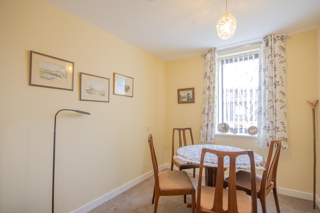 Bedroom/Dining Room