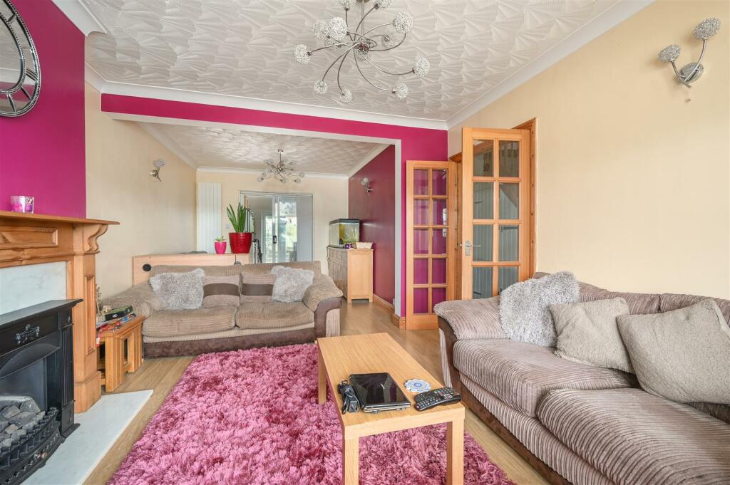 17 Sefton road, bn41 (9).jpg