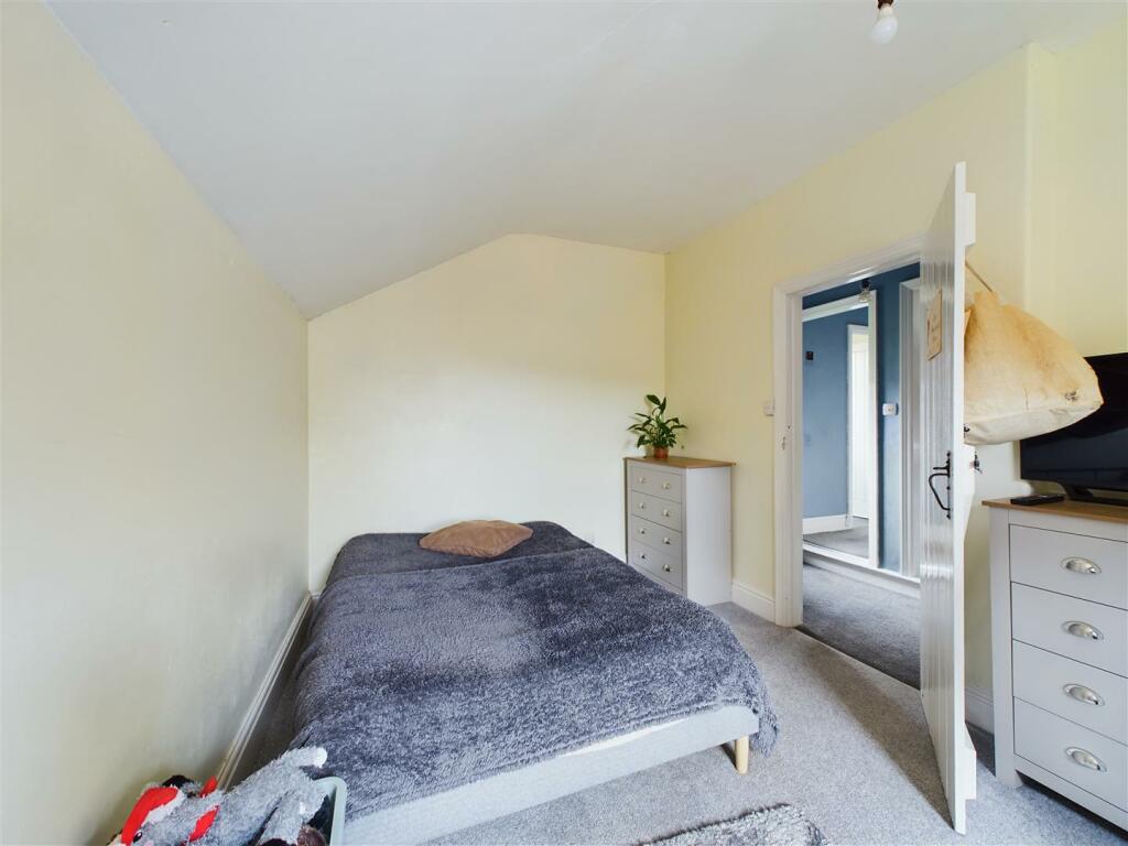 BEDROOM 2