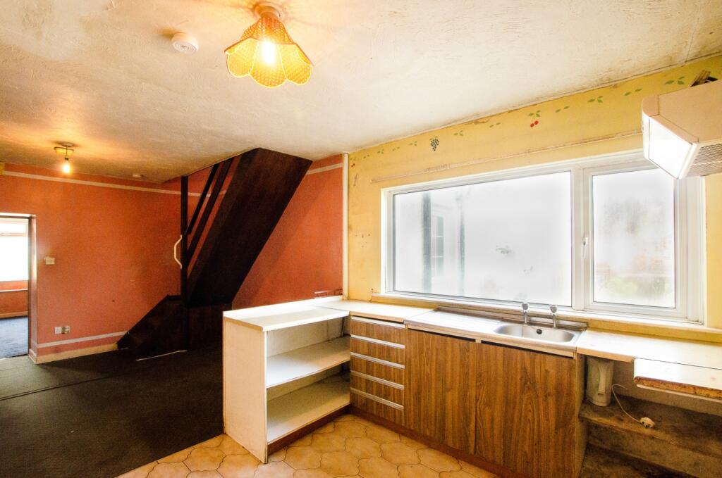 3 High Street TPS Bodmin - 01208 74182-5
