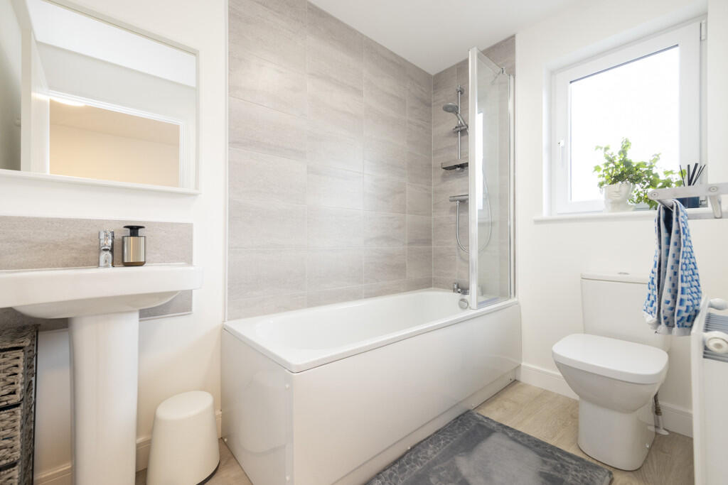 Family Bathroom - 2 Florence McNeill Lane