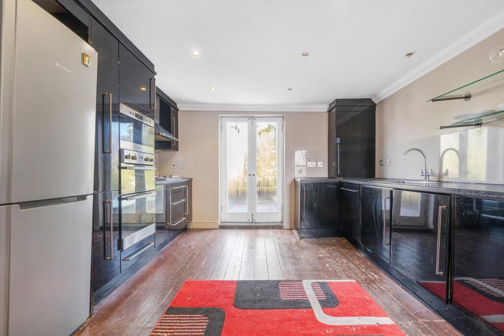 Kitchen (3).jpg