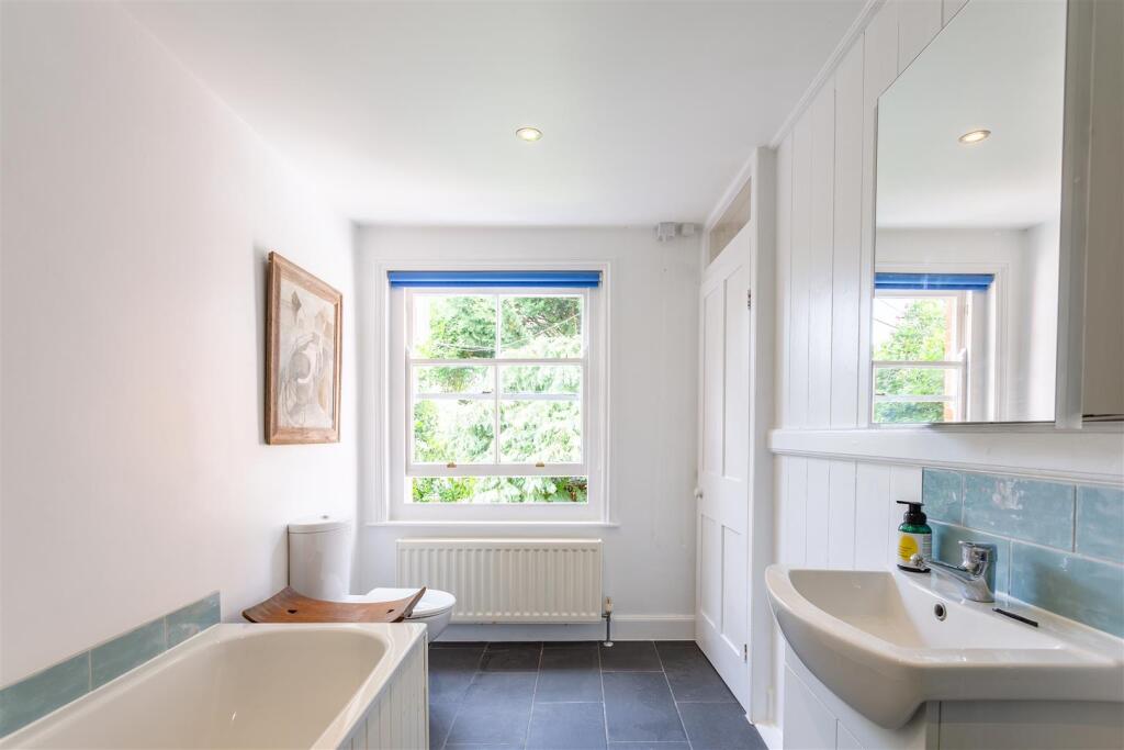 Bathroom1.jpg