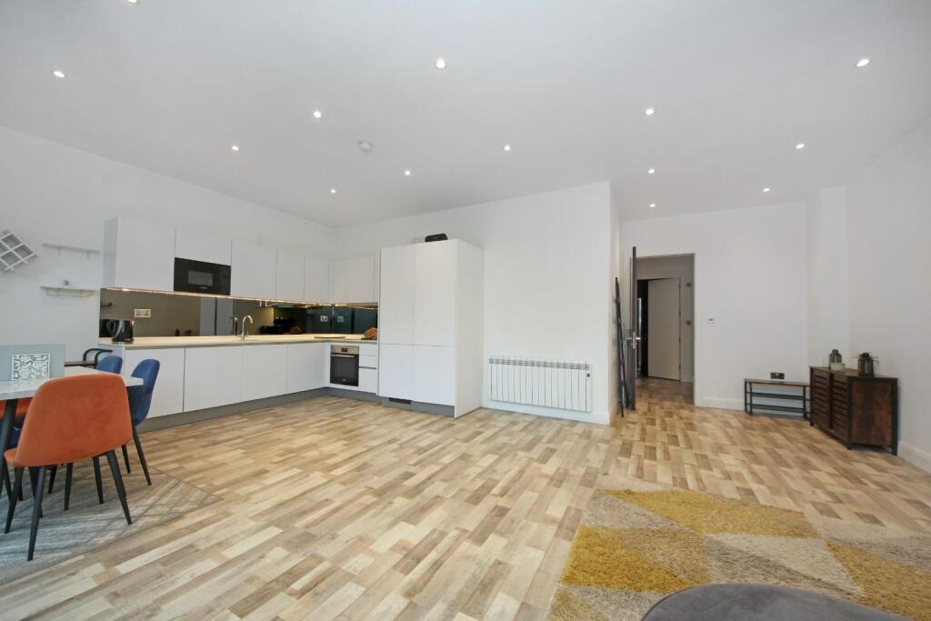 Gv- F2 - 34 Gunnersbury Ave (13).jpg