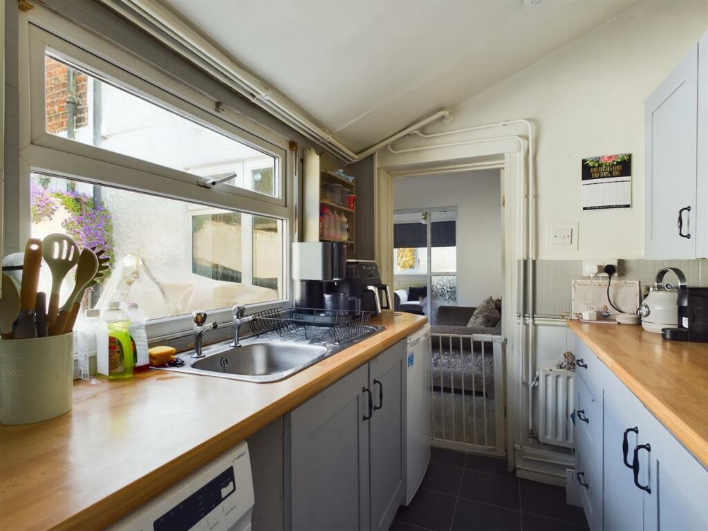 Kitchen Pic 2.jpg