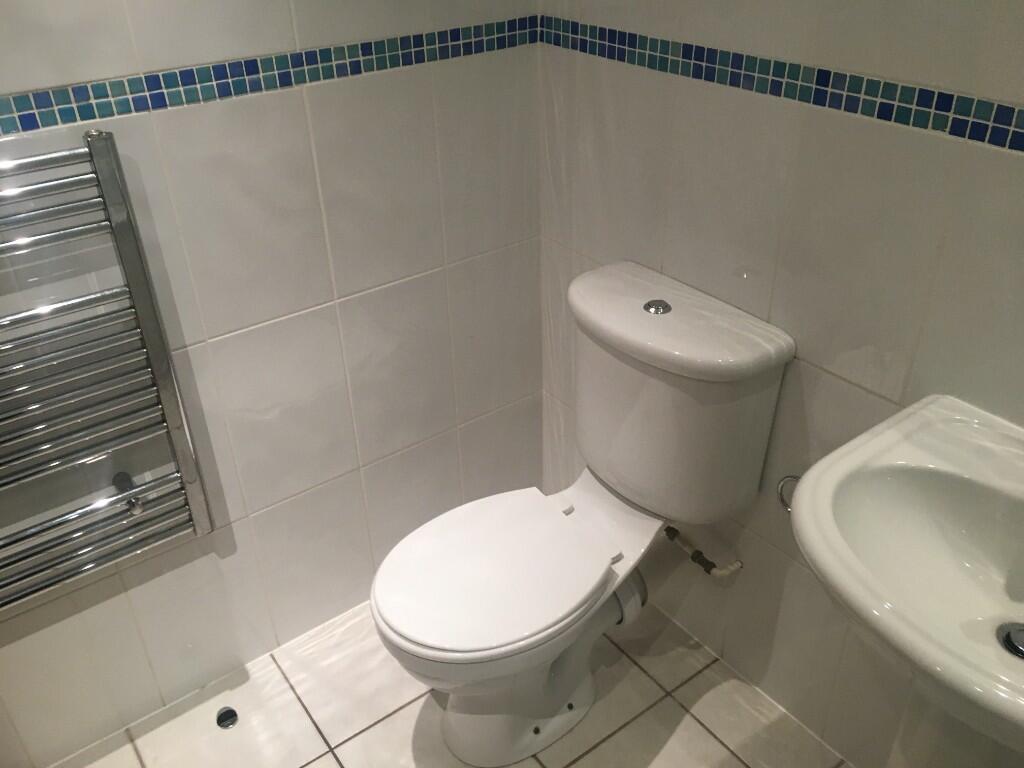 Main bathroom 