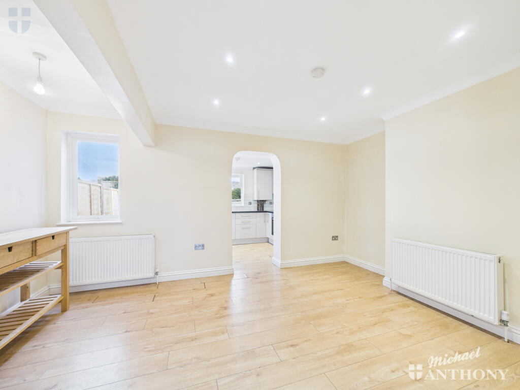 CAM03218G0-PR0810-STILL015