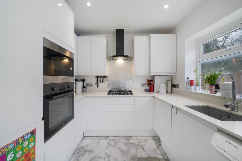 510 Whitton Avenue West - XoK5XuZ2O8oCWFrFOLI3.jpg