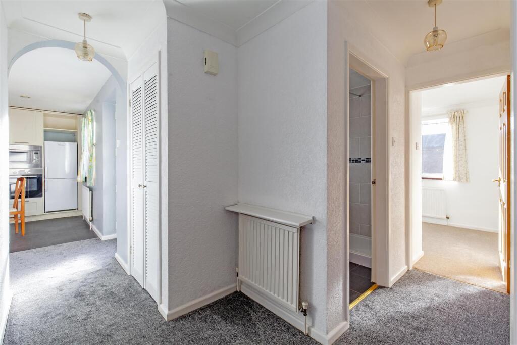 Hallway-1.jpg