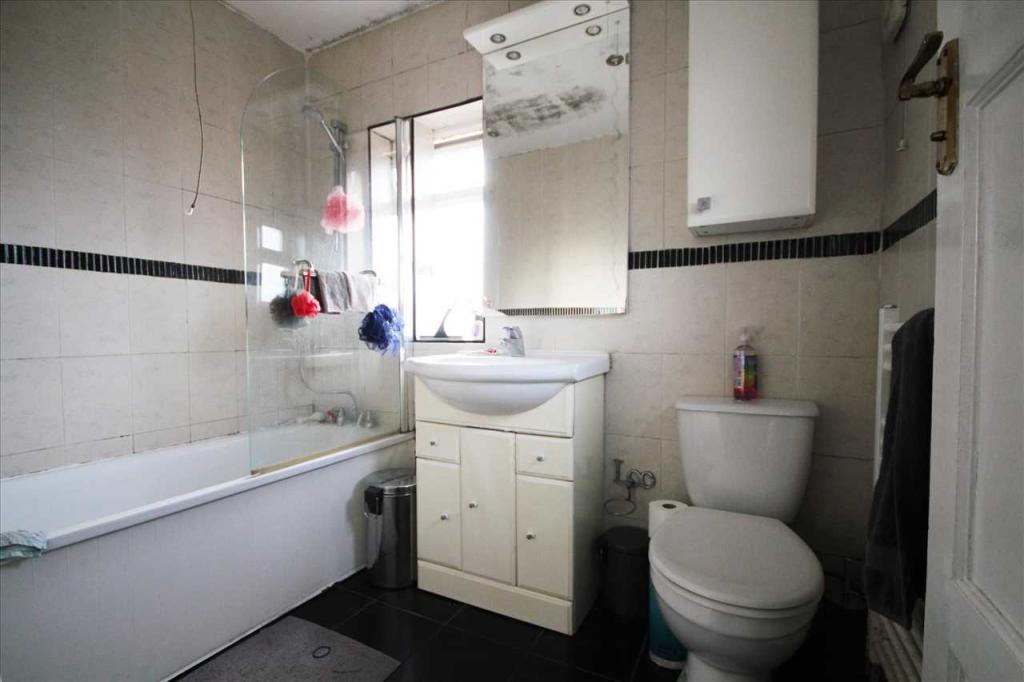 BATHROOM/WC
