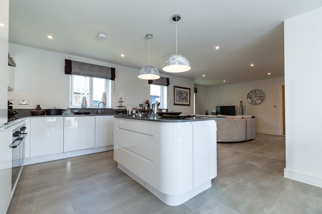 Great_Court_Farm_-_©Kite_Vision_(142_of_242)[1].jp