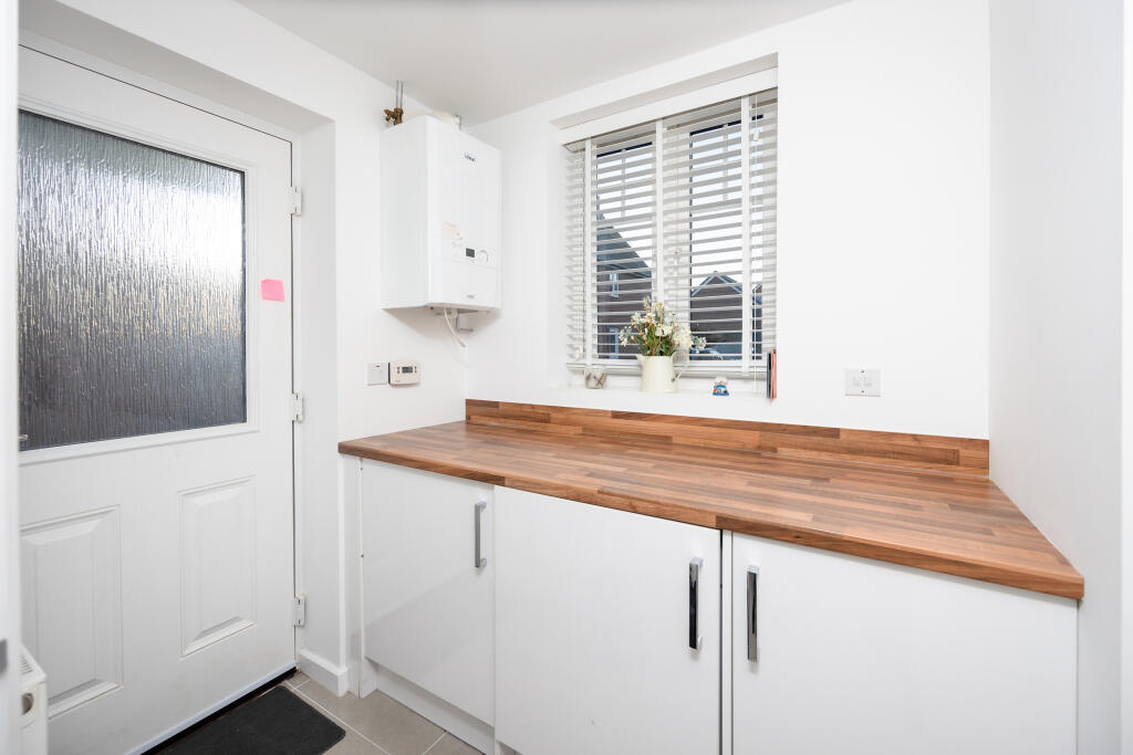 2 Cheddington Grove, HP22 7AB-11