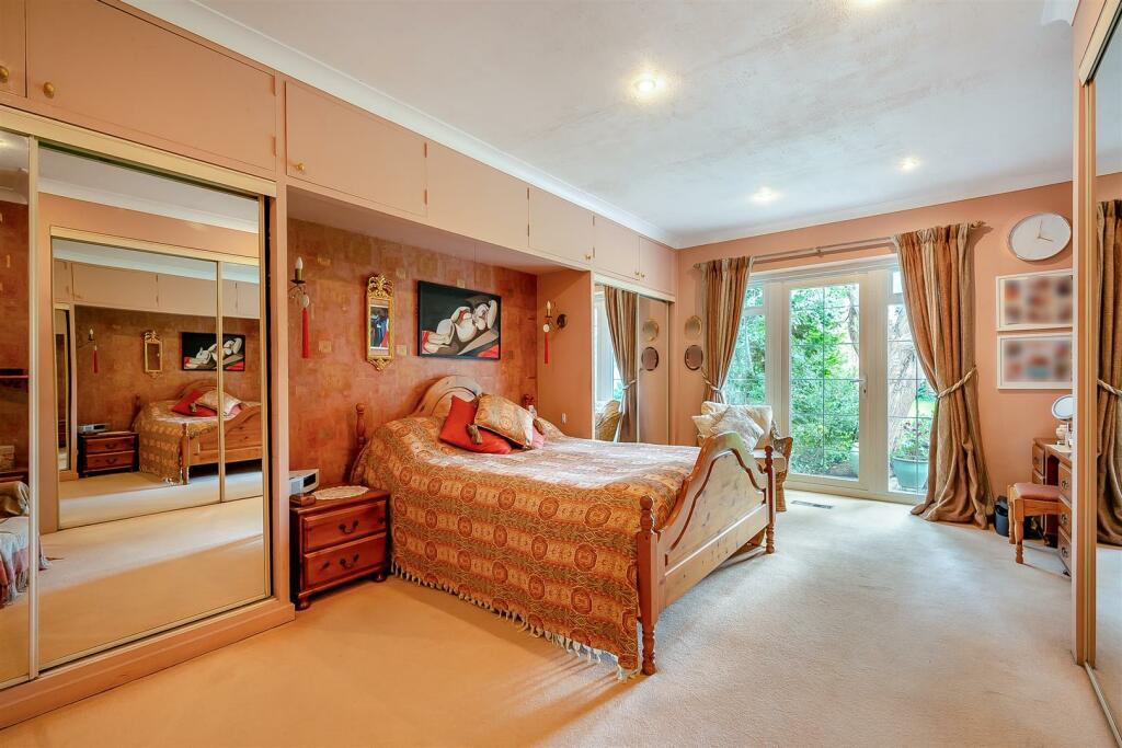 8588075-interior31.jpg