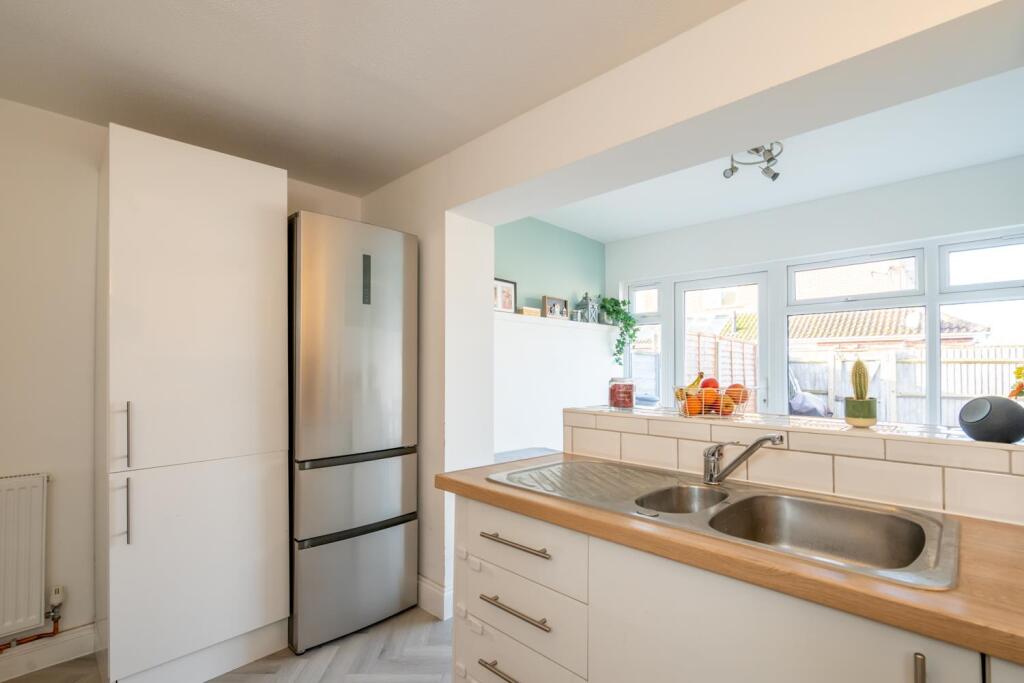 Kitchen (2).jpg