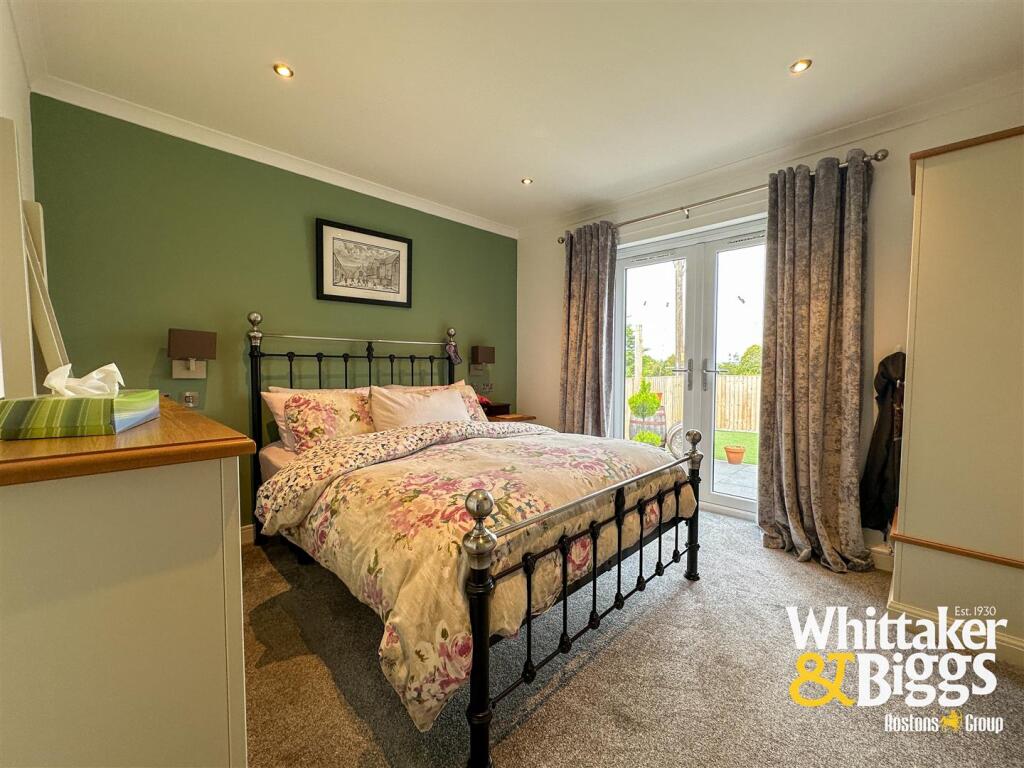 20 Lingfield Bed 1.JPG