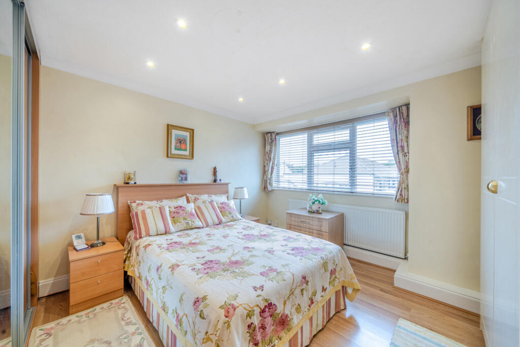 1330420-1-6889040...