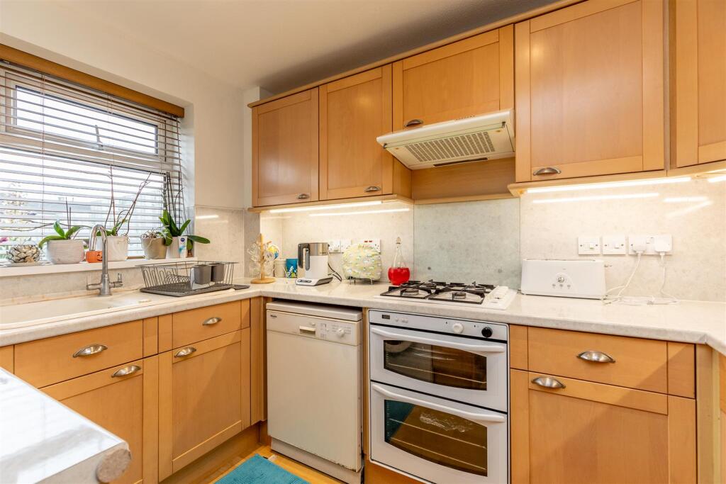 Lawrence Grove, Henleaze Kitchen 1.jpg