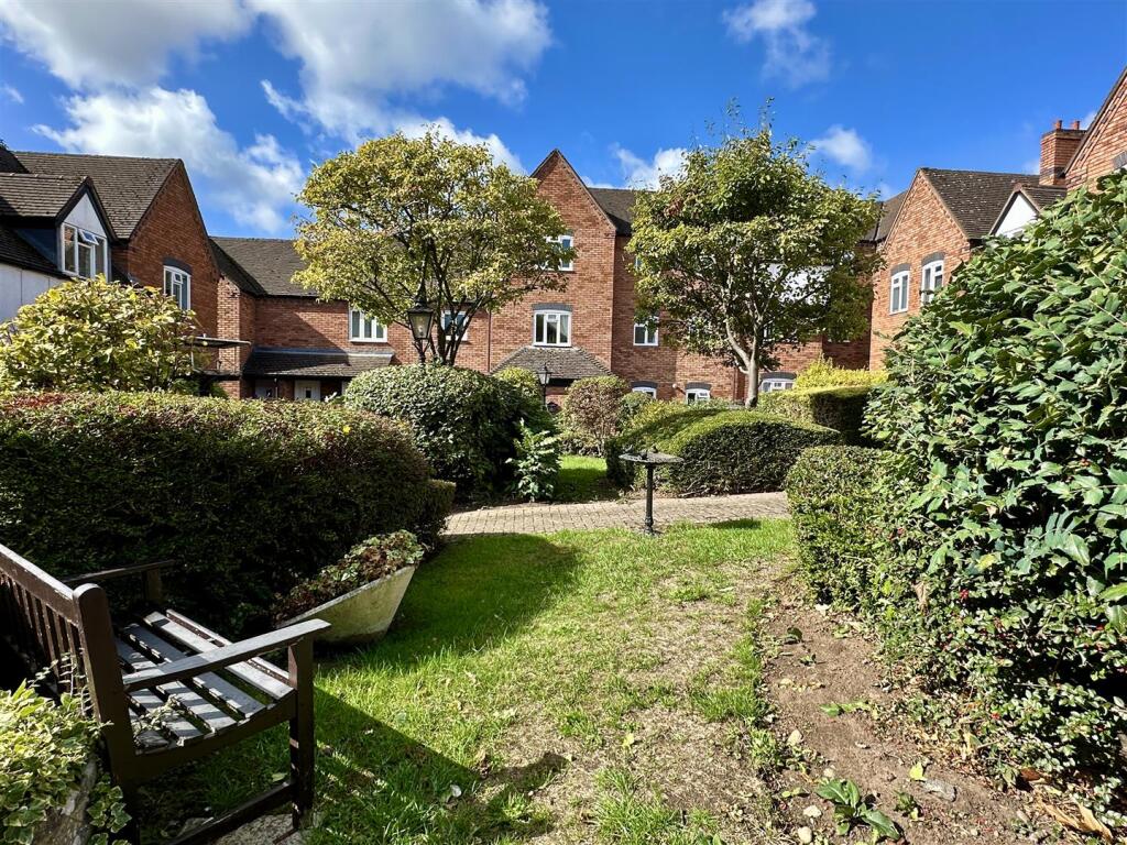 Chestnut Court-courtyard