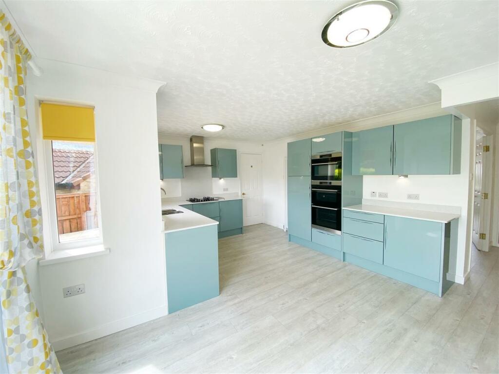 Kitchen3.jpg