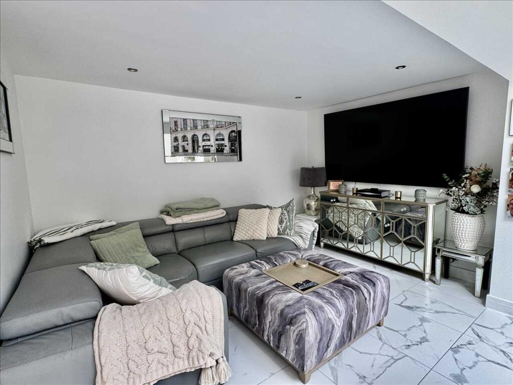 SITTING AREA