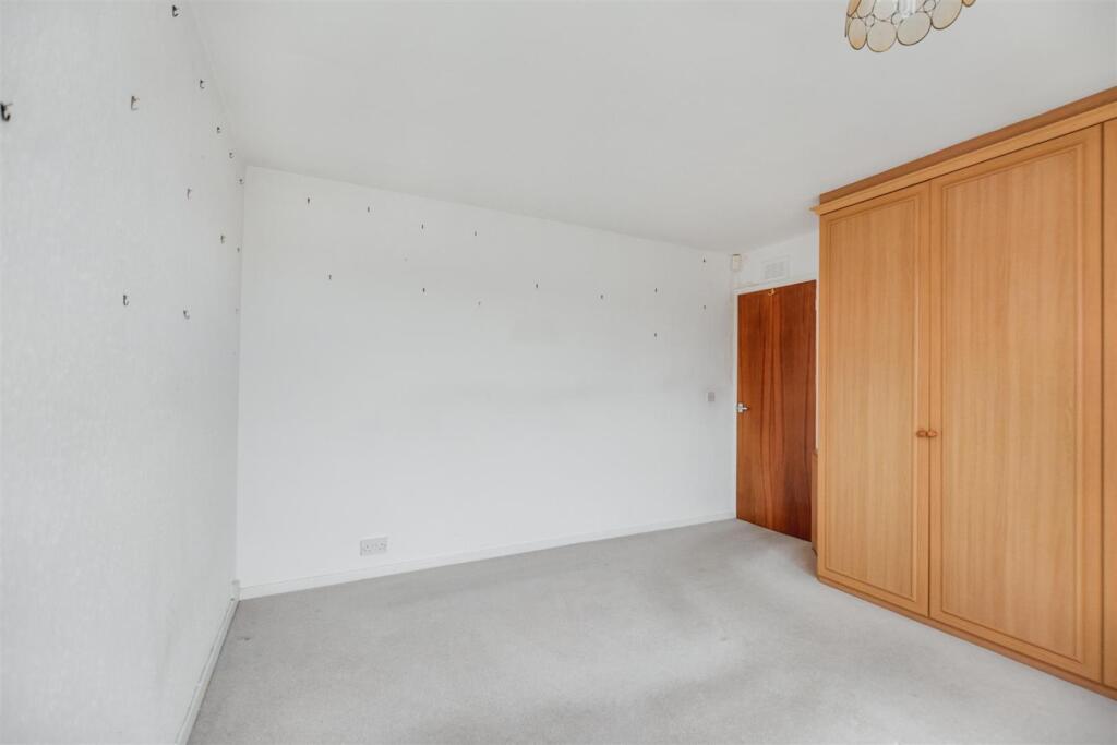 Bedroom 1_2.jpeg