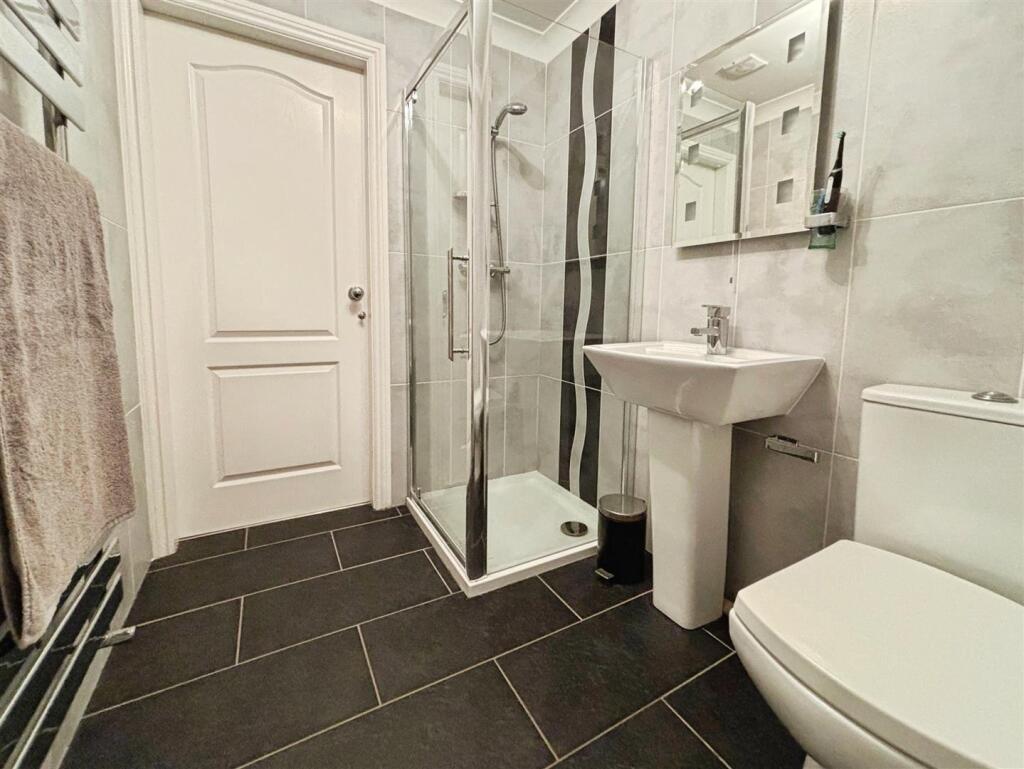 Jack &amp; Jill Bathroom