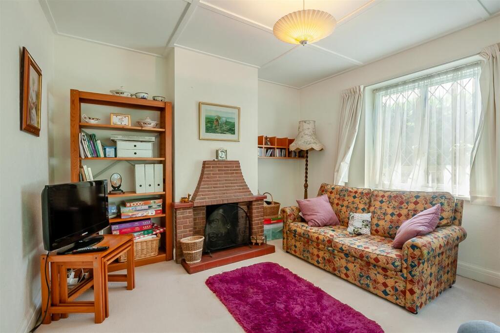 8599861-interior02