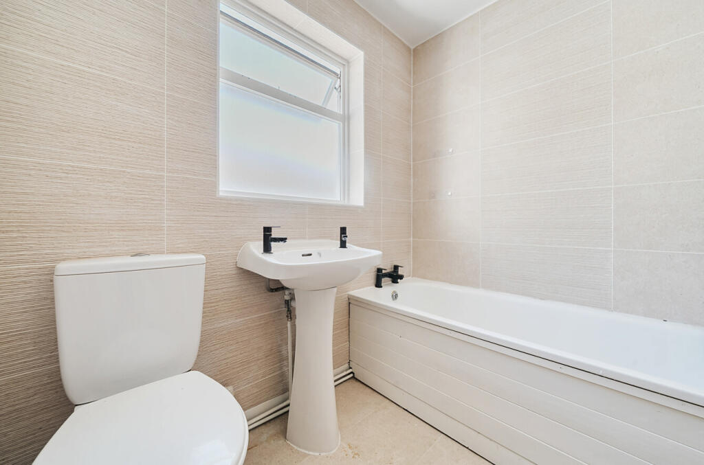 1339604-5-689a32b...