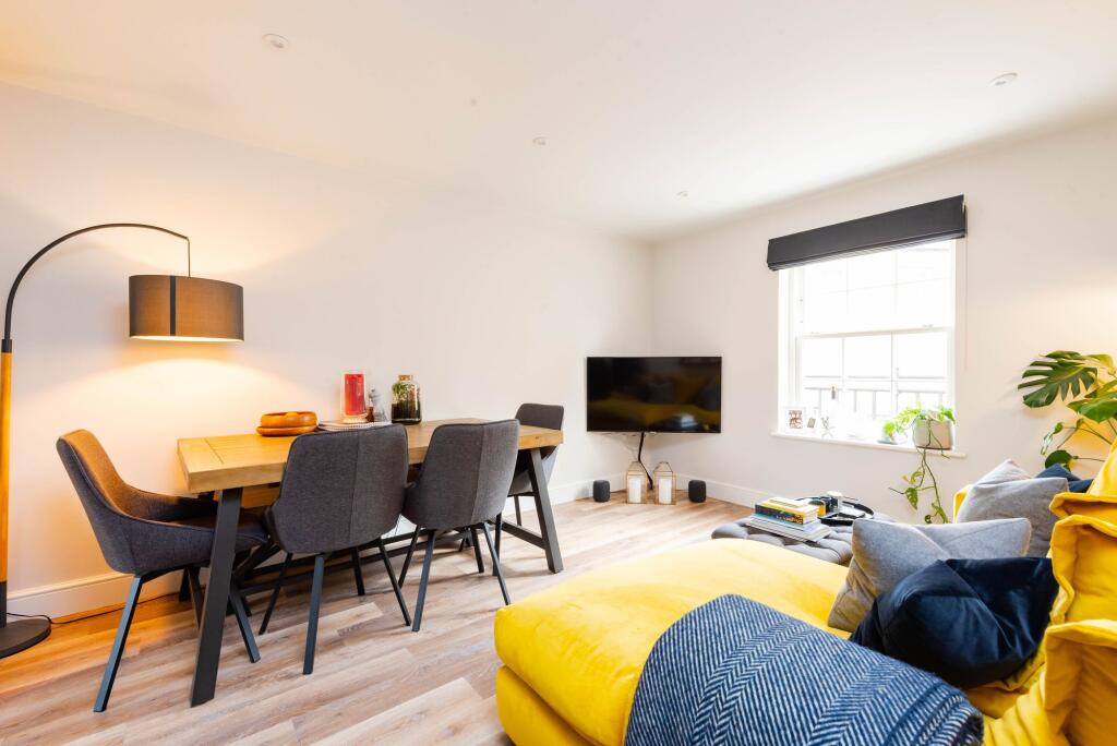 Living/Dining Area
