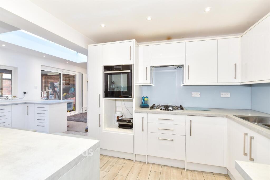 Kitchen/Breakfast Area