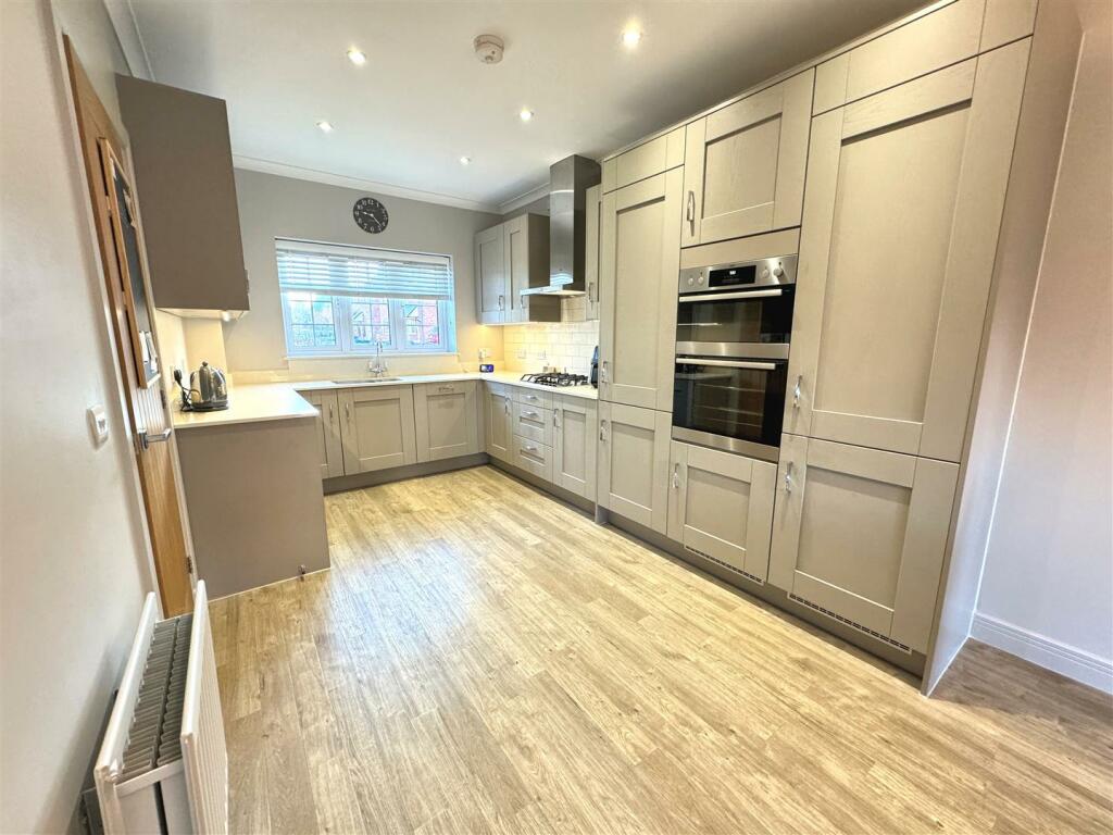 Kitchen 1.jpg