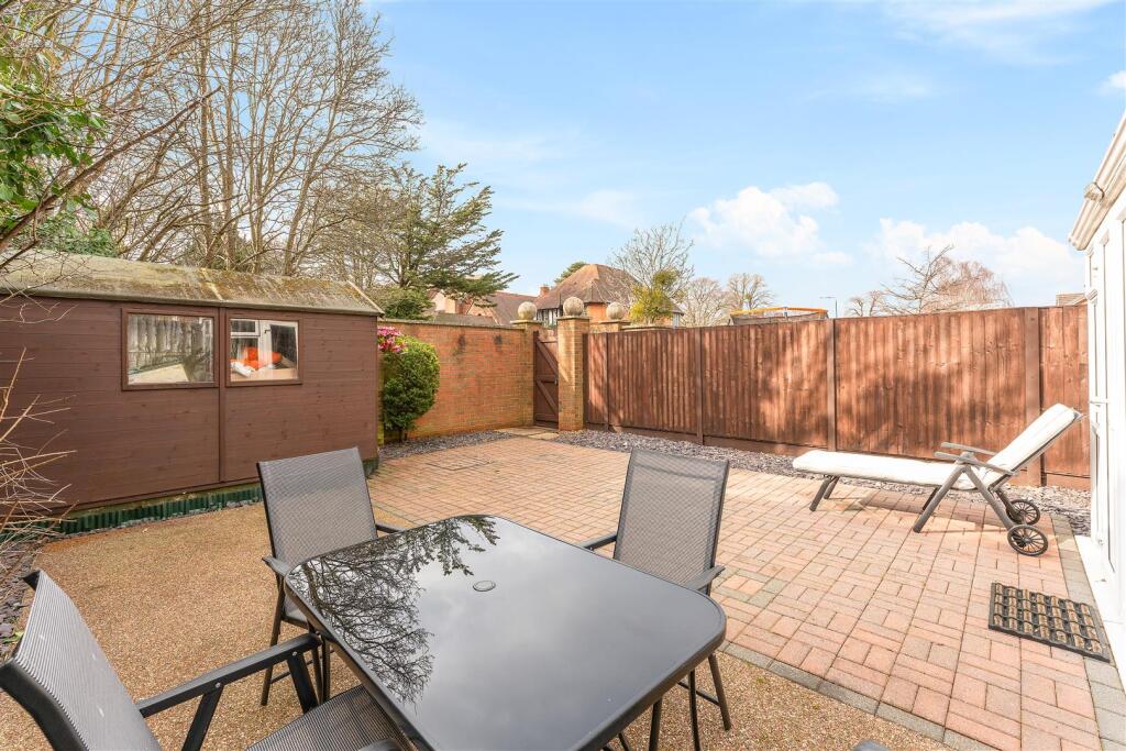 1 Milburn Close-17.jpg